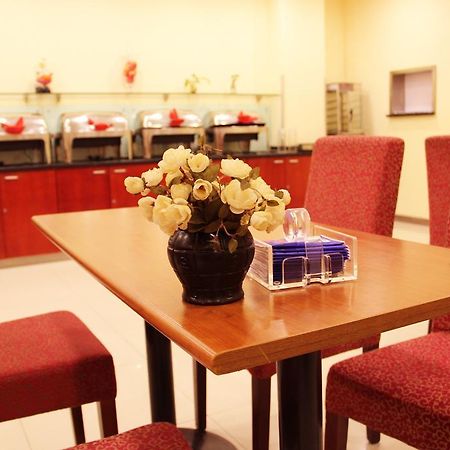 Hanting Express Shanghai Jinqiao Middle Yanggao Road Екстер'єр фото